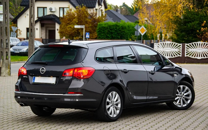 Opel Astra cena 26900 przebieg: 210000, rok produkcji 2013 z Nisko małe 562